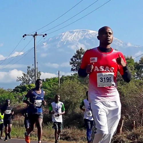 Auf zum Kilimanjaro-Marathon, auch mit Besteigung des höchsten Berges Afrikas