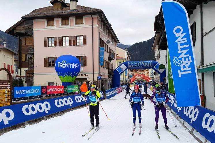 Ortsdurchfahrt in Predazzo. Hier endet auch die Marcialonga "light" Variante (45 km)