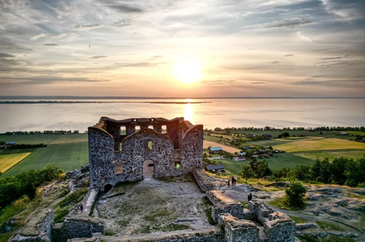 Vorbei an der Festung Brahehus bei Gränna