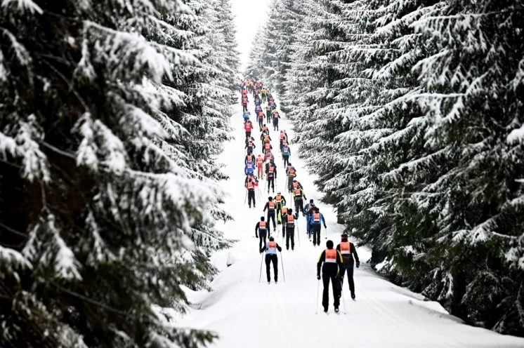 Nach dem Start geht es zunächst über eine längere Distanz bergauf