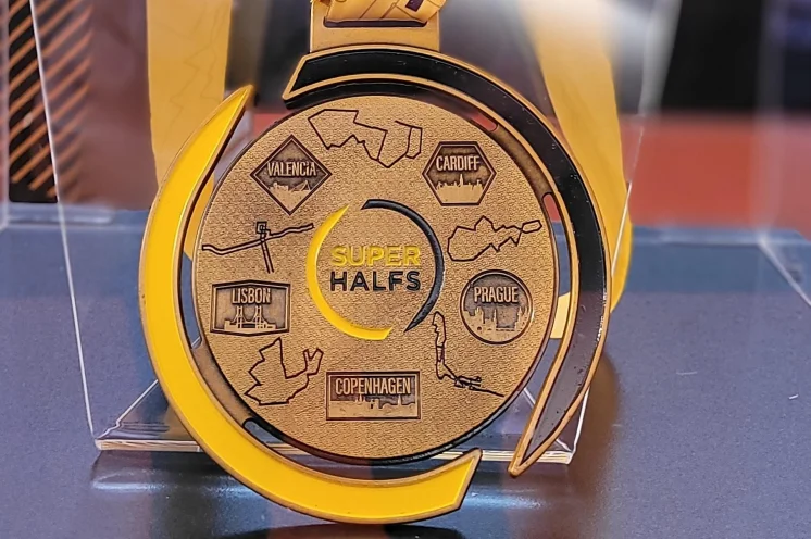 Lissabons "Halber" ist ein faszinierendes Lauferlebnis und gehört zur prestigeträchtigen "Super Halfs" Serie...