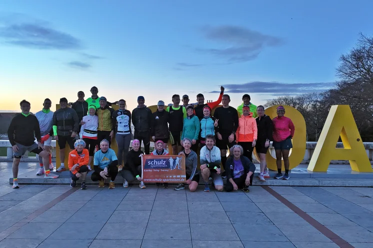 Während die Stadt gerade erwacht, begeben wir uns zum Morgenläufchen 