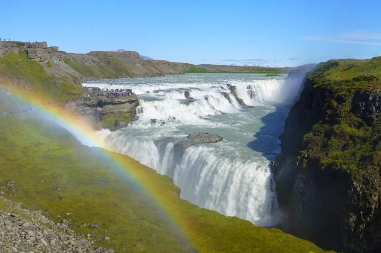 Beim Tagesausflug zum Goldenen Ring lernen Sie den imposanten Wasserfall Gullfoss kennen