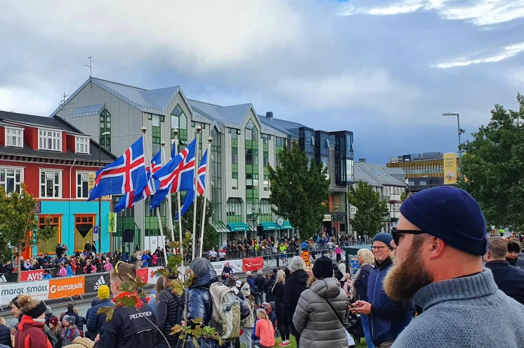 Start und Ziel aller Laufdistanzen ist mitten in der Stadt am Rathaus, nur 10 Fussminuten von unserem Gästehaus entfernt :-)