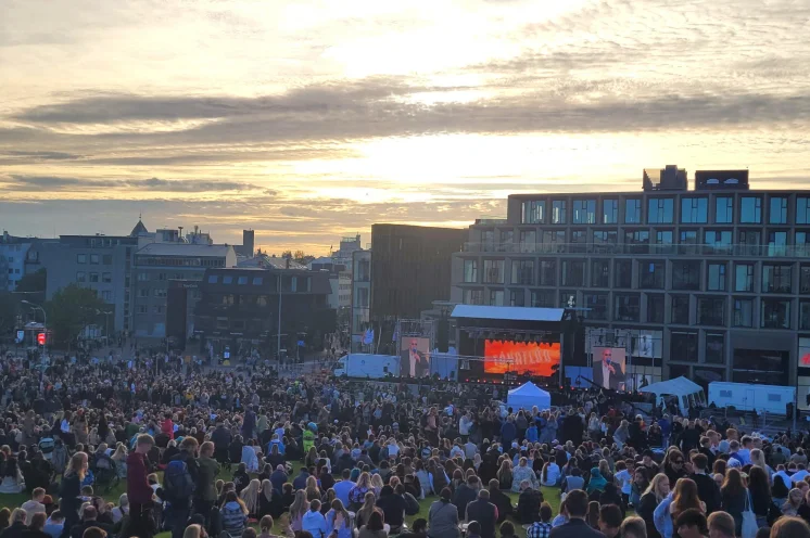 Das Besondere - immer findet mit dem Marathon auch parallel die Reykjavík Culture Night (Menningarnótt) statt. Eine geniale große Party mit zahlreichen Bühnen und viel Trubel