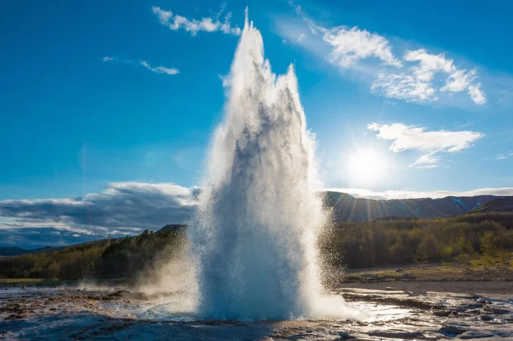 Beeindruckend ist auch der aktive Geysir Strokkur, welcher alle 5-8 Minuten ausbricht
