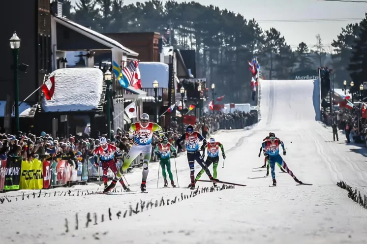 Wild West-Feeling beim Zieleinlauf des American Birkebeiner in Hayward, USA.