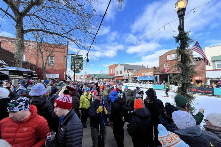 Einmalig unter den Worldloppet-Rennen ist die Volksfeststimmung beim BIRKIE