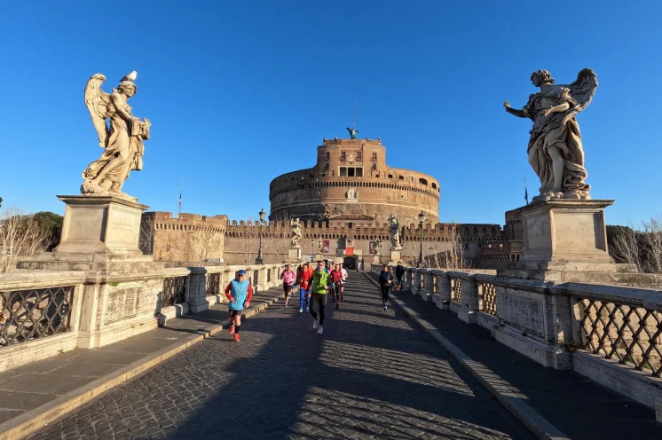 Nahezu menschenleer passieren Sie am frühen Morgen die Hotspots der Stadt
