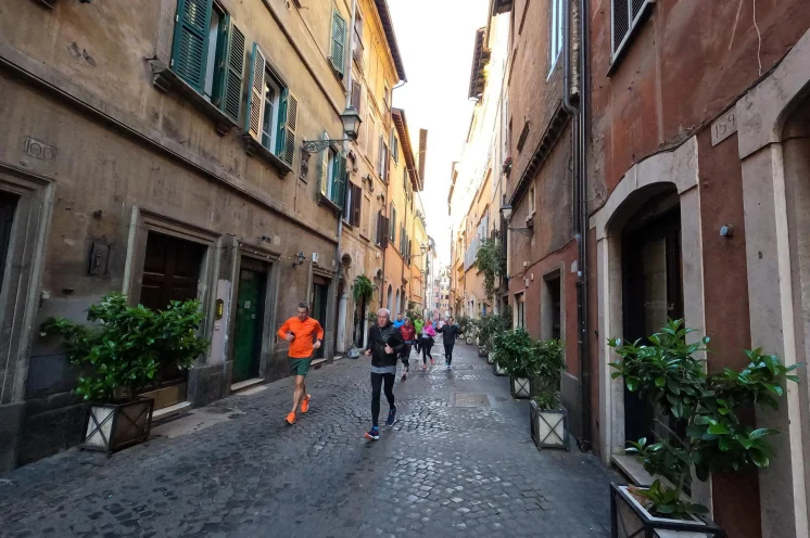 ... uns laufen durch die Gassen Roms, wenn noch alles ruht.