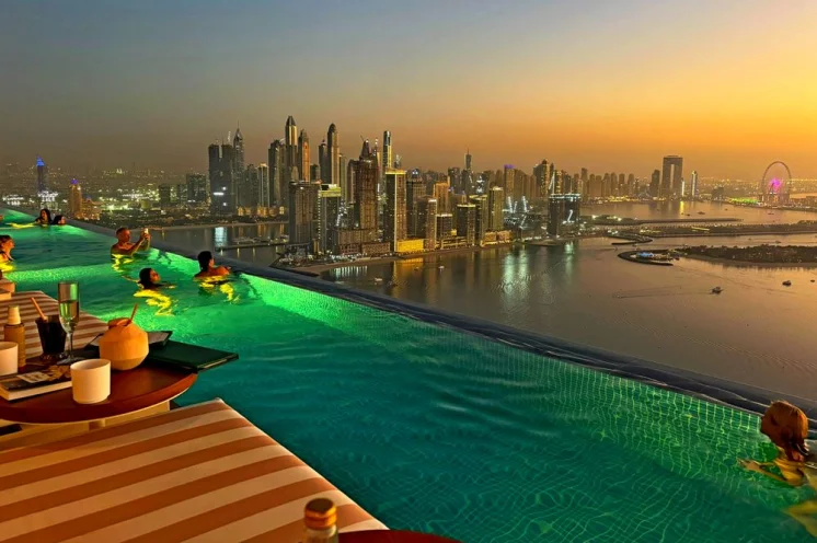 Entspannung mit Aussicht – der Aura Sky Pool hoch über den Dächern Dubais