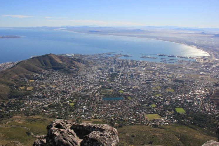 Vom Tafelberg genießt man spektakuläre Aussichten.