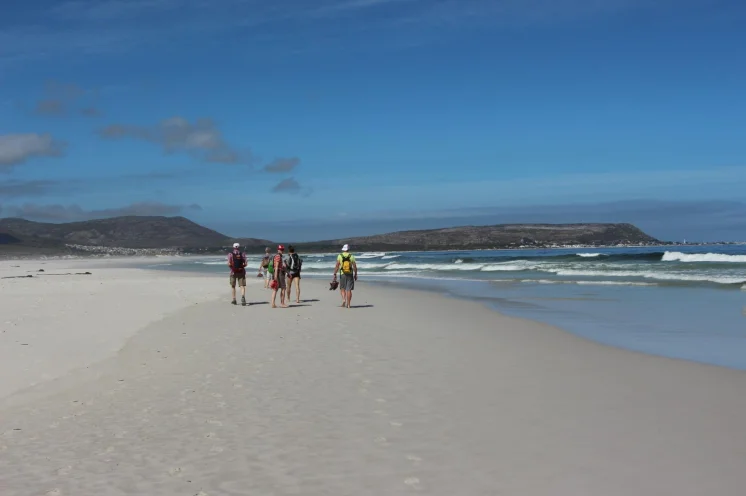 Die Füße freuen sich über eine entspannte Küstenwanderung am Noordhoek Beach
