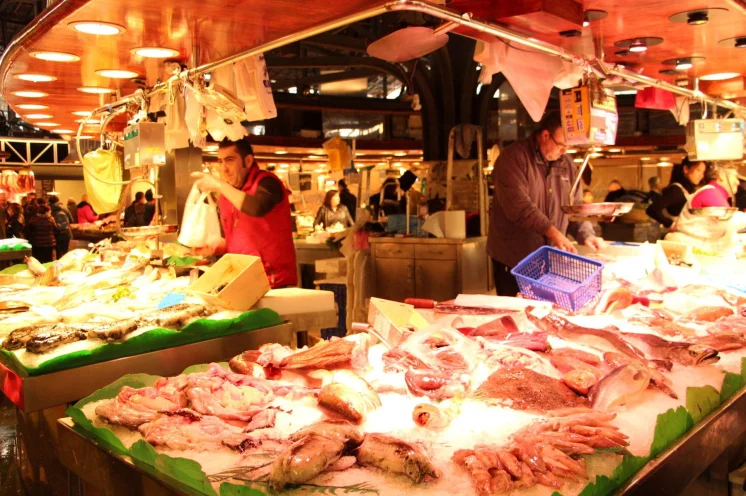 La Boqueria - einer der schönsten überdachten Märkte der Stadt. Unser Ziel am ersten Abend und ein absolutes MUSS.