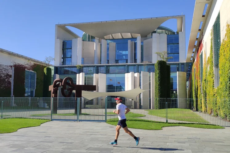 In Berlin gibt es unendlich viel zu erkunden - z.B. das Kanzleramt.