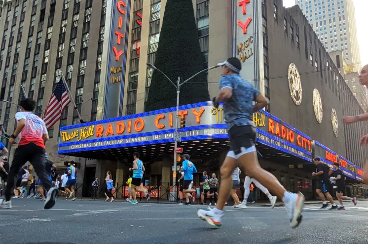 Der 5k Lauf "Dash to the finish line" findet am Vortag des Marathons statt