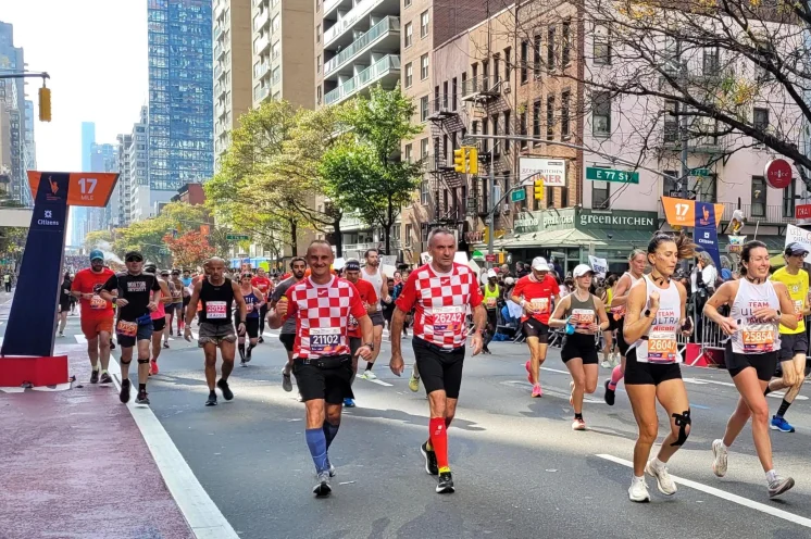 Bei Meile 17 auf der ewig langen First Avenue