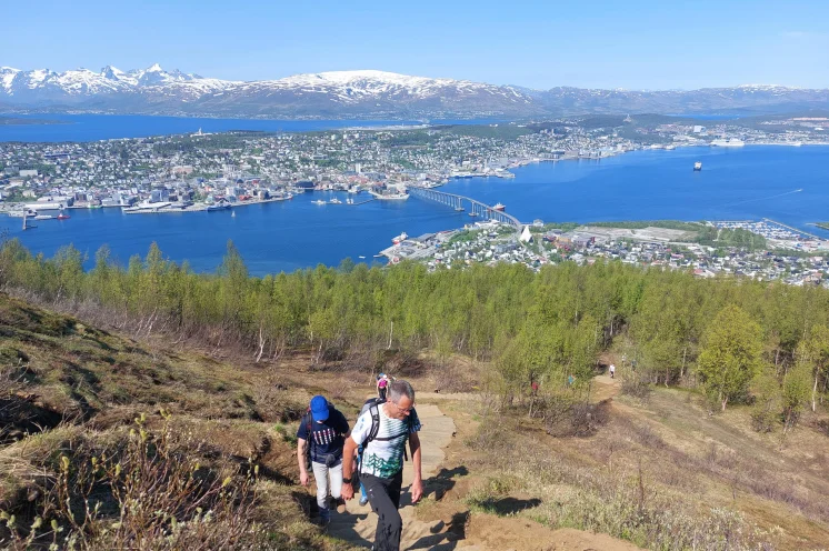 Wenn es die Beine hergeben, geht es am Sonntag nach dem Lauf über die Sherpatreppe hinauf auf den Storsteinen (optionale geführte Wanderung).