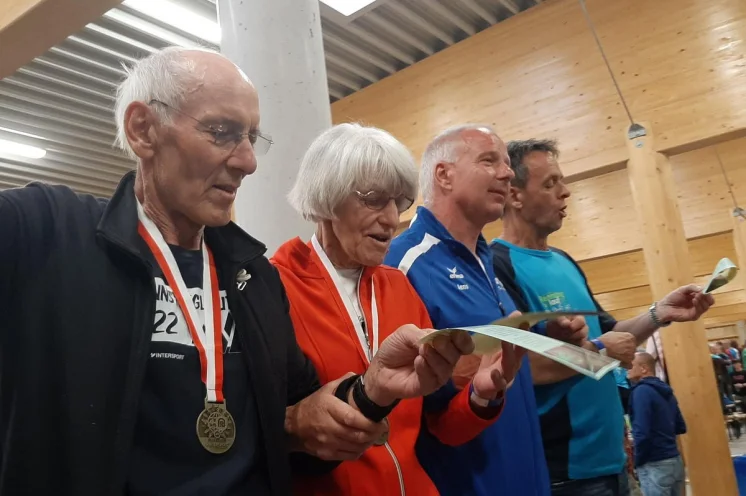 Mit uns zur stimmungsvollen Läuferparty in der GutsMuths-Veranstaltungshalle