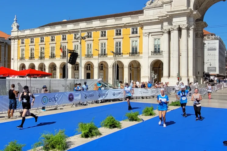 Magischer Zieleinlauf auf Lissabons berühmtesten Platz - Praça do Comércio
