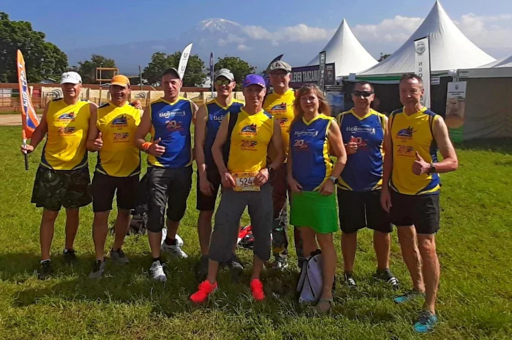 Der Kili-Gipfel zeigt den Läufern sein "schönstes Gewand"