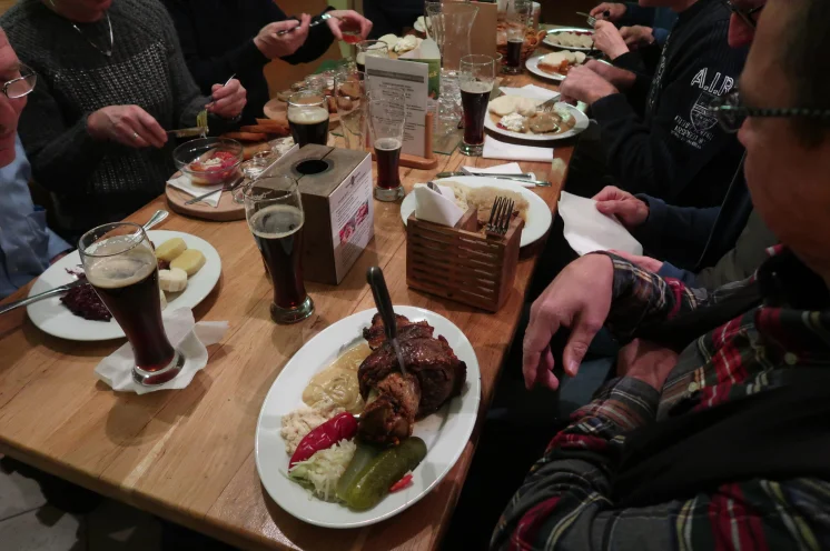 Deftiges Essen darf nicht fehlen! 