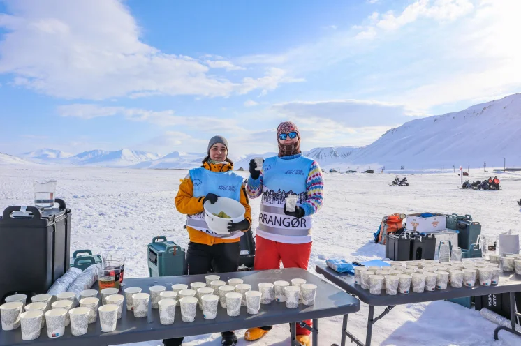 Auch die Versorgung an der Strecke ist bestens organisiert, die eigenen Reserven im Rucksack oder am Körper dennoch empfohlen.