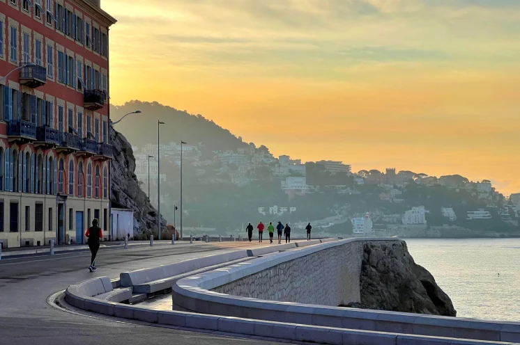 Zum Flanieren und natürlich zum morgendlichen Läufchen eignet sich die Promenade des Anglais in Nizza perfekt