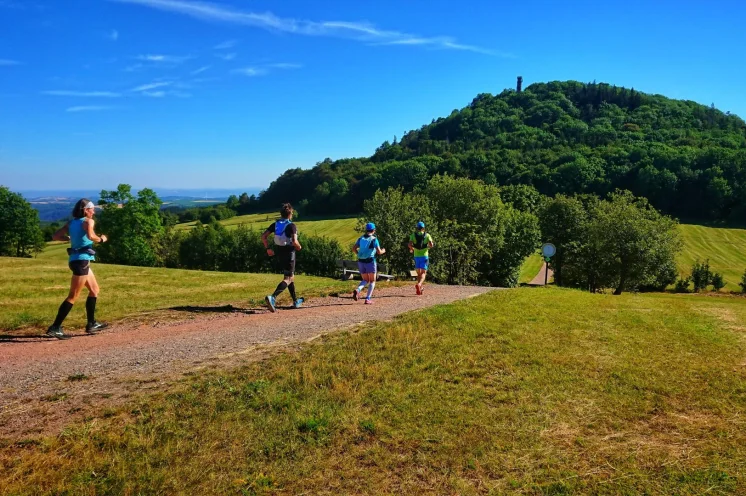Kaum eine halbe Stunde Stunde benötigt man von Ausgangs- und Zielort Altenberg bis zum ersten „8000er“, dem Geisingberg