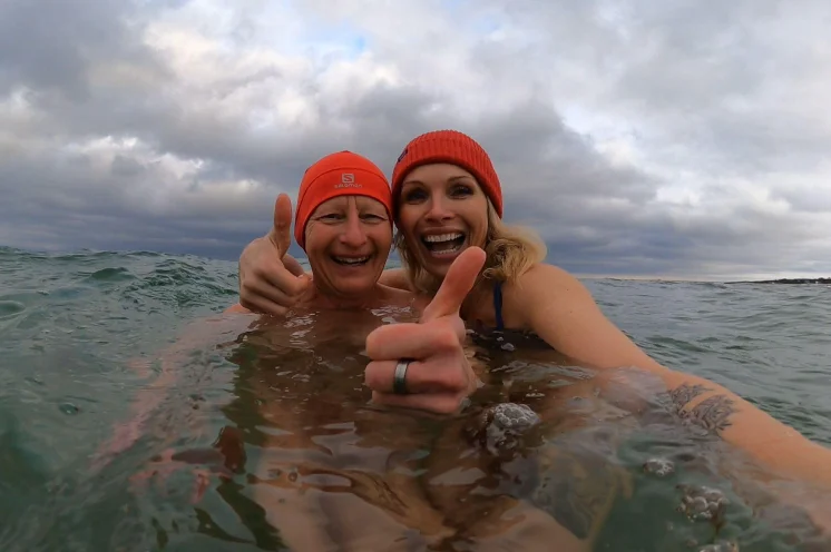 Dann geht es in die Praxis und mit ruhiger Atmung in die kalte Ostsee - ein purer Glücksmoment 