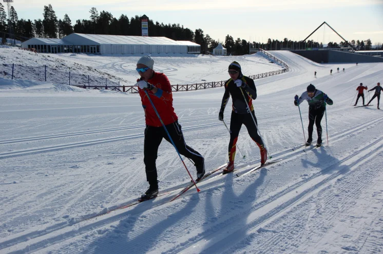 Auf unseren täglichen Trainingsfahrten - hier auf den WM- & Weltcup Loipen in Falun - holen Sie sich den Feinschliff für den Vasaloppet