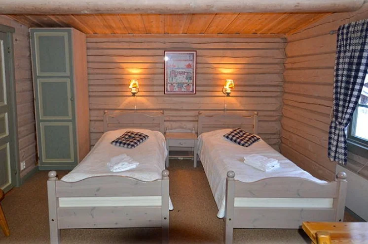 Alternativ bieten wir Ihnen auch die Übernachtung im gemütlichen 3 Sterne Hotel mit Halbpension, welches hoch über dem Siljansee gelegen ist