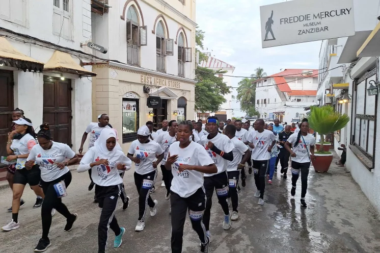 Lauf durch die engen Gassen von Stown Town