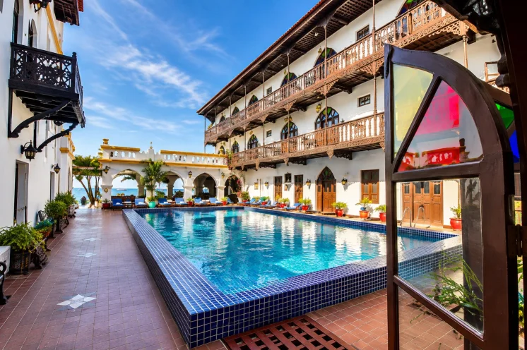 Unser 4-Sterne-Strandhotel in der historischen Altstadt von Stown Town ist 