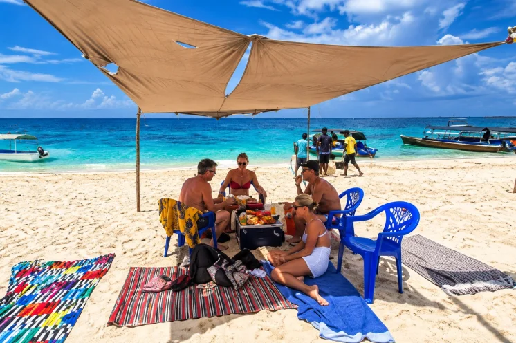 Nach dem Lauf: Lunch-Barbeque und relaxen auf Nakupenda-Island 