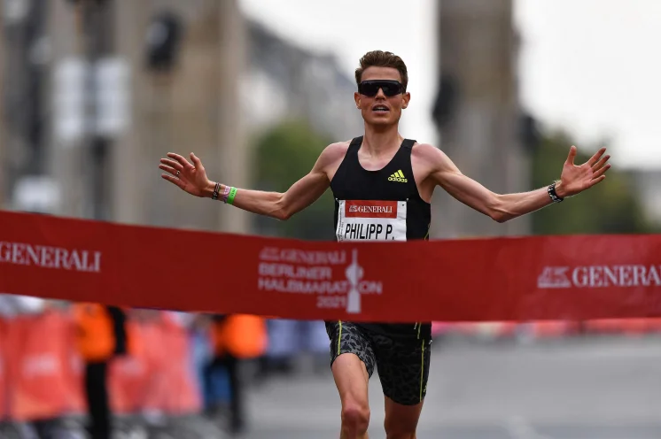 Philipp Pflieger, schnellster Deutscher beim GENERALI BERLINER HALBMARATHON | © SCC EVENTS Petko Beier