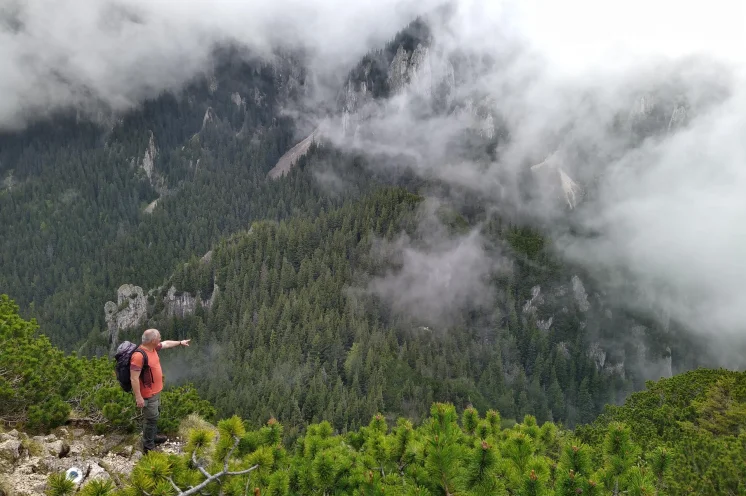 Reiseleiter Radu in typisch transsilvanischer Wetterküche ;-)