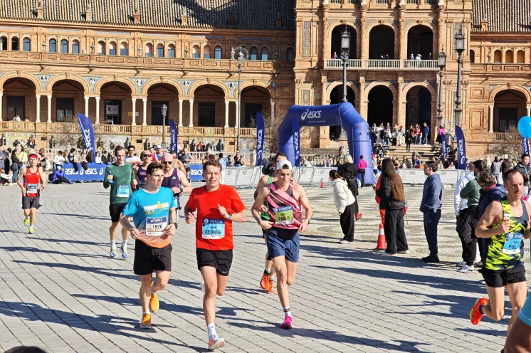 Der Lauf verbindet etliche Stadt-Higlights. Hier der Spanische Platz. 