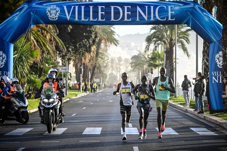 Der Start erfolgt auf Nizza's Prachtstrasse, der Promenade des Anglais, nur ca. 600m von unserem Hotel entfernt