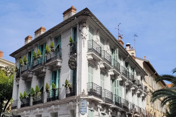 Unsere Unterkunft im Herzen von Nizza ist das Hotel Villa Rivoli, nur ca. 10 Fussminuten vom Start entfernt