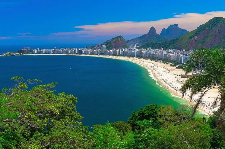 Sie wohnen in Rio de Janeiro in einem Strandhotel an der berühmten Copacabana