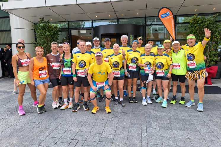 Vor dem Start – alle voller Vorfreude auf den Silvesterlauf in São Paulo