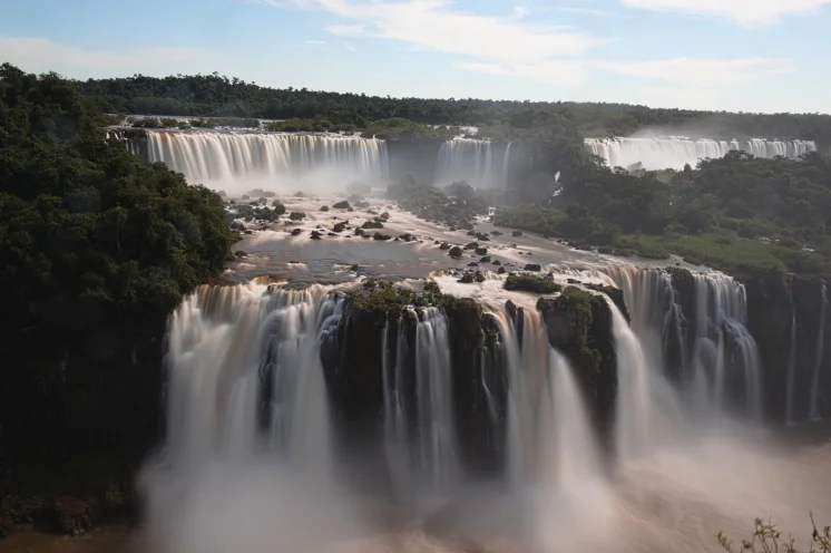 Zum Abschluss der Reise besuchen Sie die spektakulären Iguazu-Wasserfälle