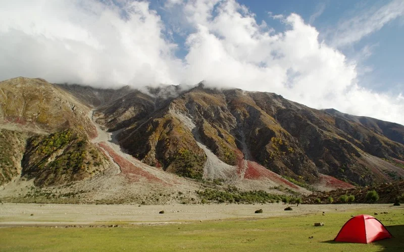 Trekking zur Hochalm Latobo direkt unter der Rupal-Flanke des Nanga Parbat