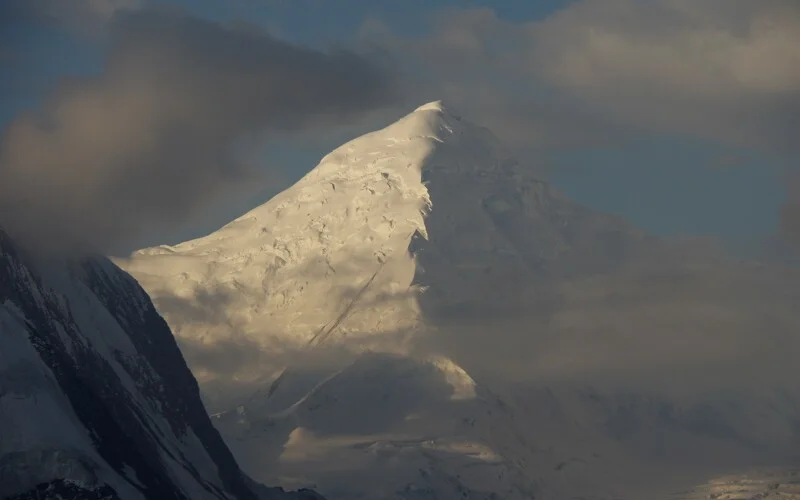 Trekking zu einer Hochalm zwischen Rakaposhi und Diran