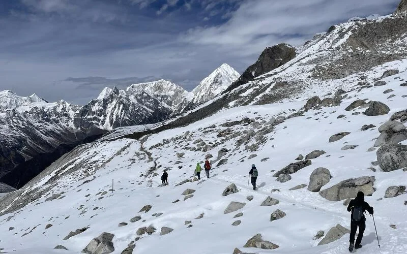 Passüberschreitung Larkya La (5.135 m) und Trek bis Bimthang (3.800 m)
