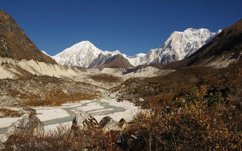 Trekking nach Ghowa (2.500 m) hinab ins Milchbach-Tal Dudh Kohla