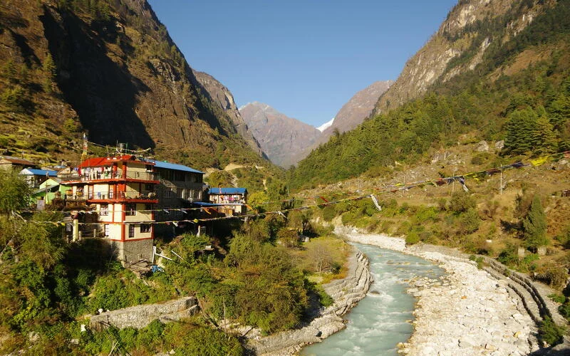 Trekking nach Dharapani (1.920 m) und Abschiedsfest in Beshisahar 