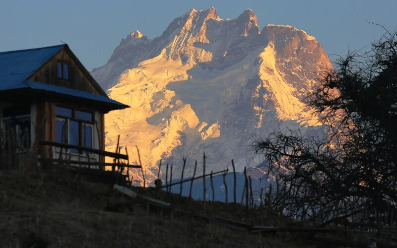 Trekking zum Aussichtsberg Nagthali (3.250 m) bis Thuman (2.300 m)
