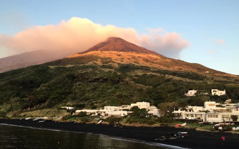 Überfahrt nach Stromboli und Wanderung zur Feuerrutsche